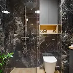 Lumina Luxury With Parking Apartment *