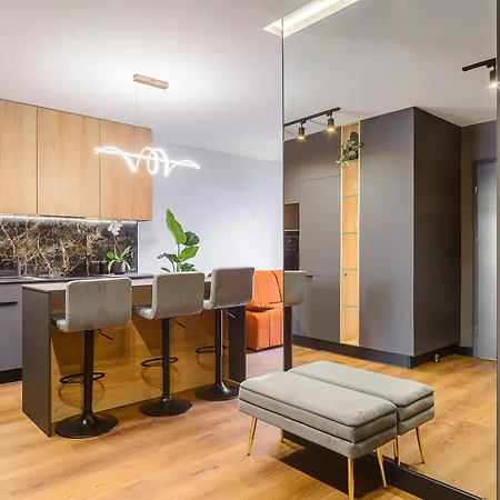 Lumina Luxury With Parking *