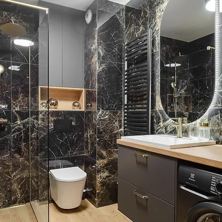 Lumina Luxury With Parking *