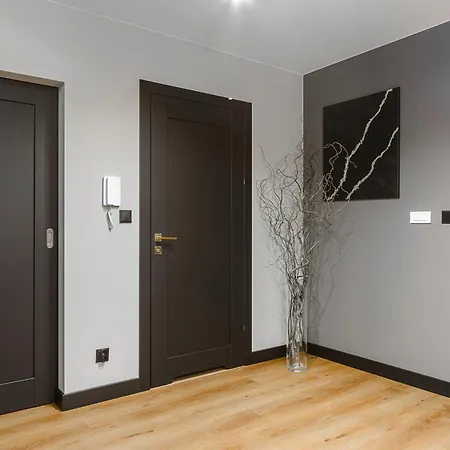 Lumina I Lux 2br With Parking I Balcony