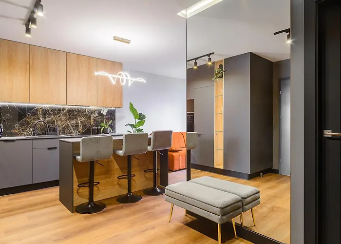 Lumina Luxury With Parking *