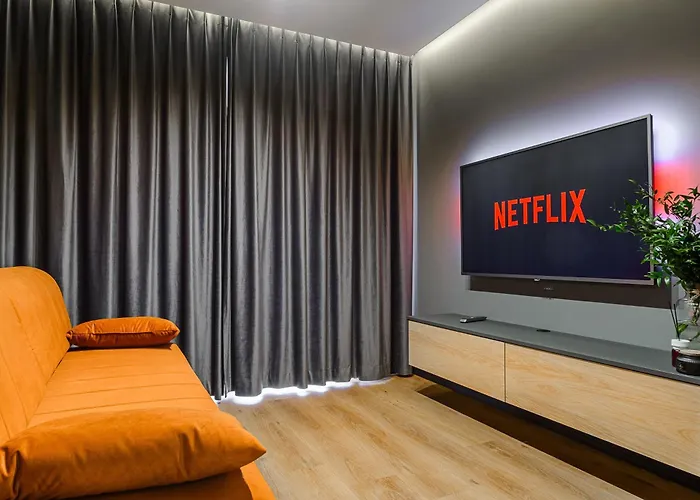 Lumina Luxury With Parking *